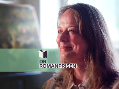 Billede af Merete Pryds Helle og logo for DR Romanprisen